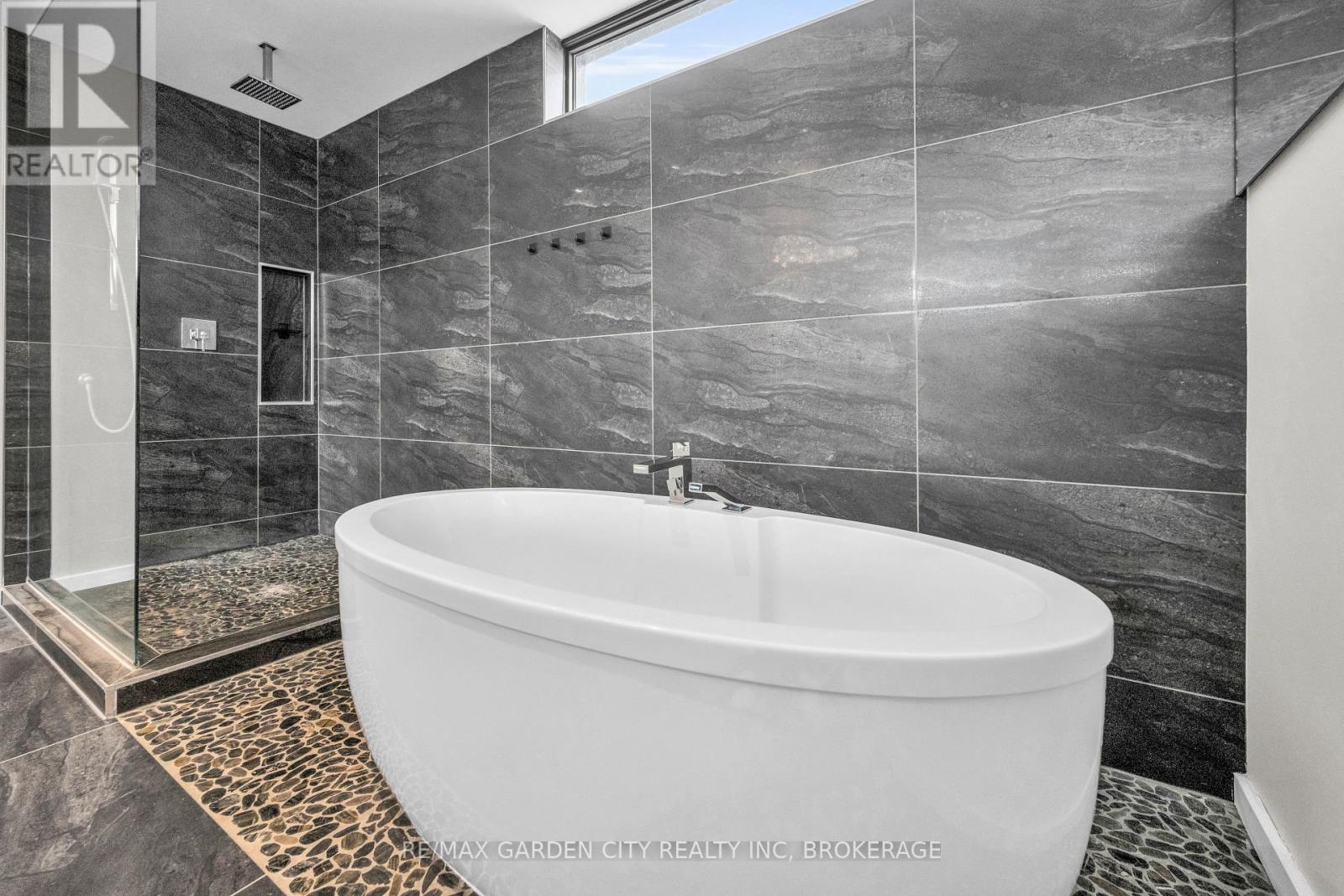 12 1/2 Beamer Court, Thorold (Confederation Heights), Ontario  L2V 0C9 - Photo 25 - X12770930