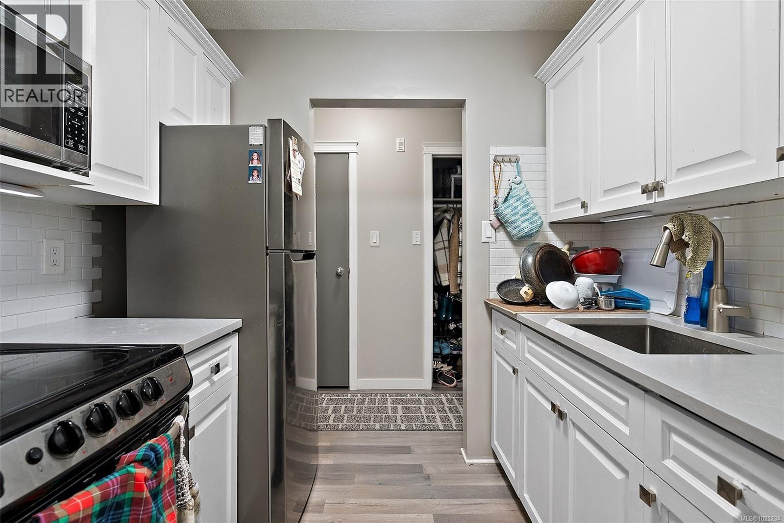 206 3244 Seaton St, Saanich, British Columbia  V8Z 3Y7 - Photo 13 - 1025234