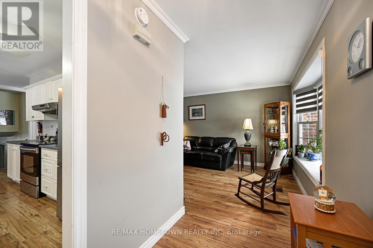 93 Windsor Drive, Brockville, Ontario  K6V 3H7 - Photo 4 - X12770780