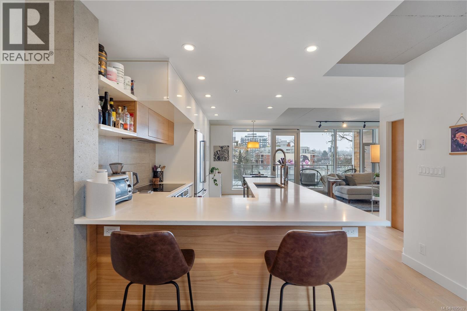 213 989 Johnson St, Victoria, British Columbia  V8V 0E3 - Photo 10 - 1025122