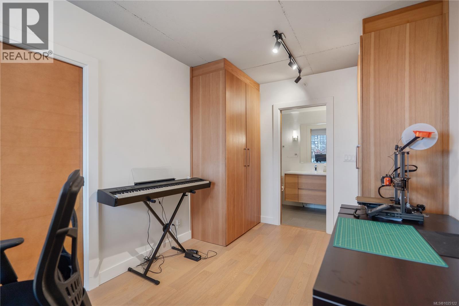 213 989 Johnson St, Victoria, British Columbia  V8V 0E3 - Photo 20 - 1025122