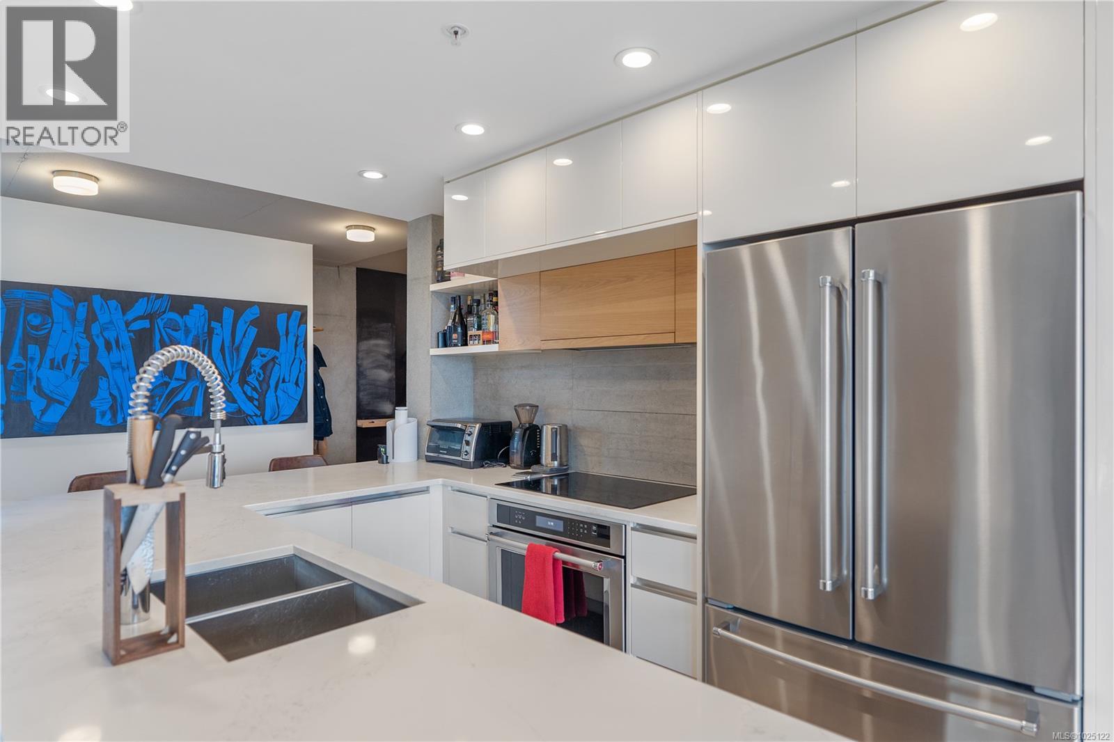 213 989 Johnson St, Victoria, British Columbia  V8V 0E3 - Photo 8 - 1025122