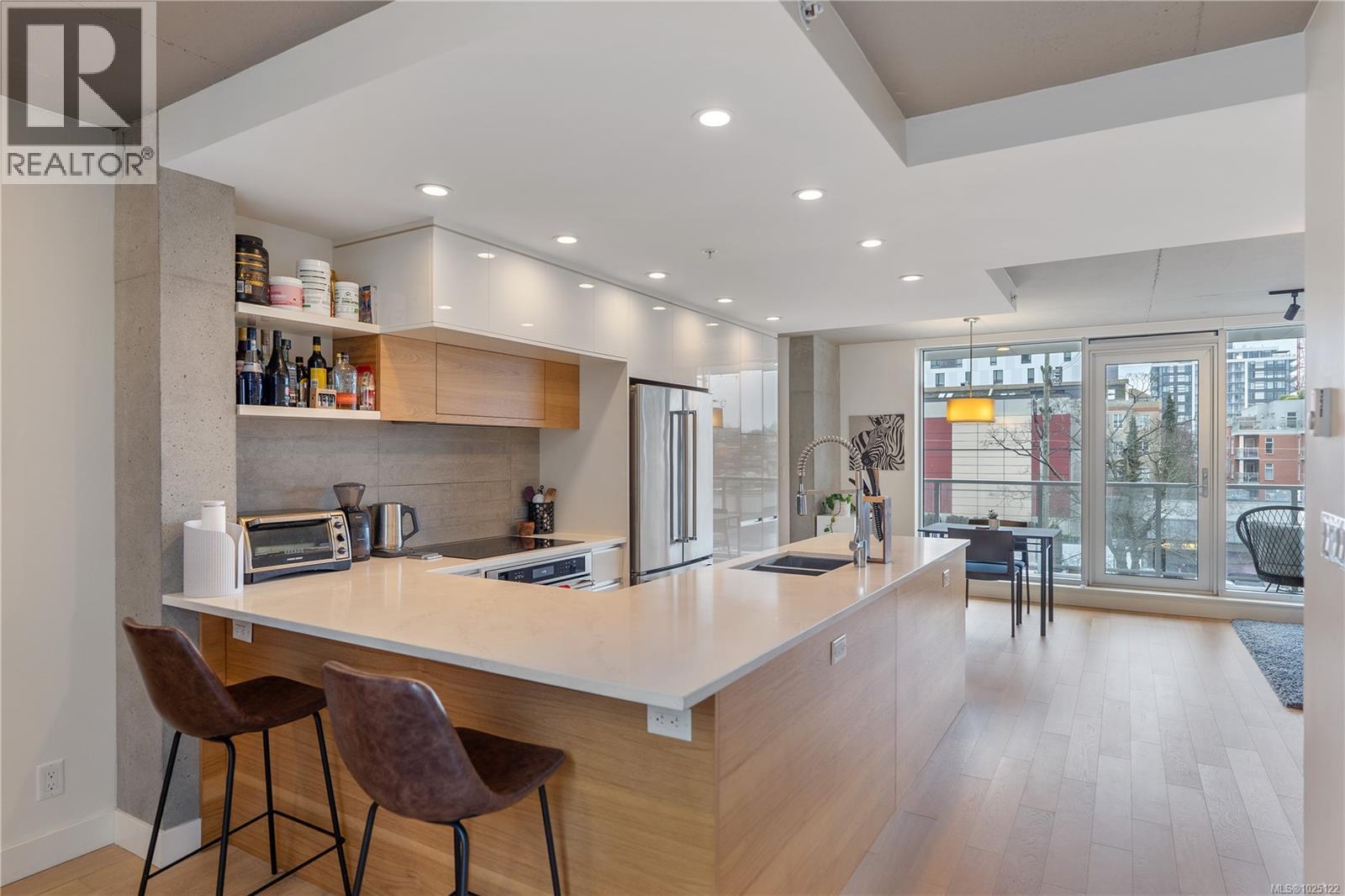 213 989 Johnson St, Victoria, British Columbia  V8V 0E3 - Photo 9 - 1025122