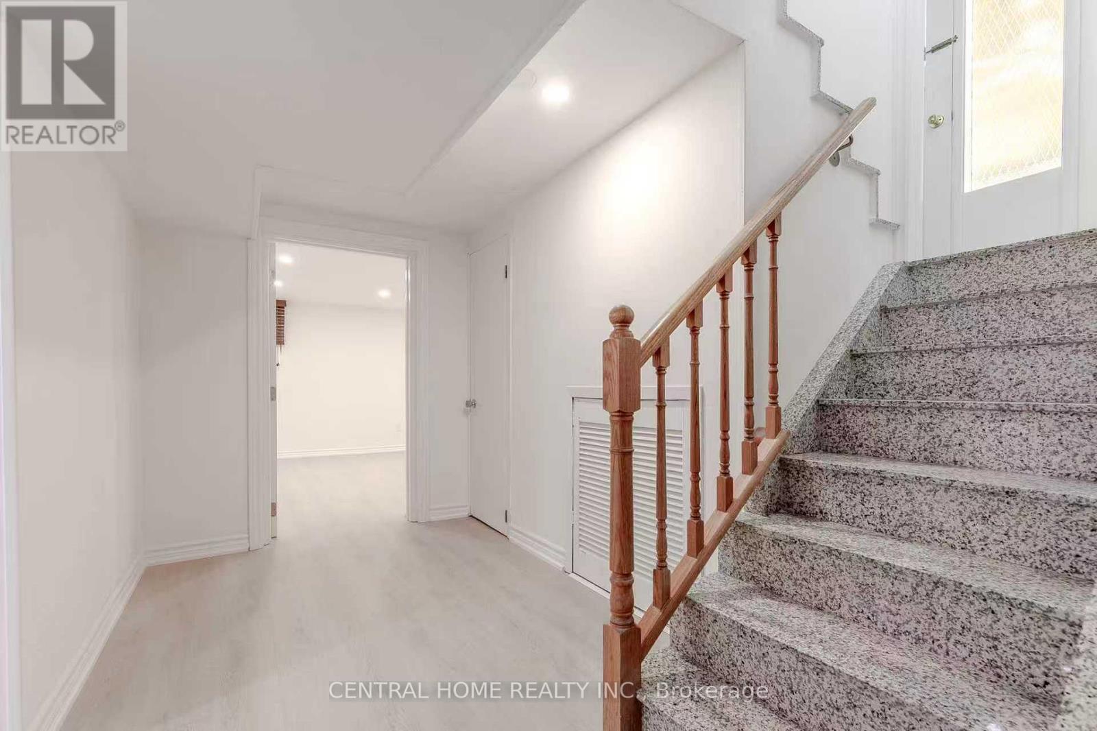 12 Scarden Avenue, Toronto, Ontario  M1T 1V9 - Photo 2 - E12770810
