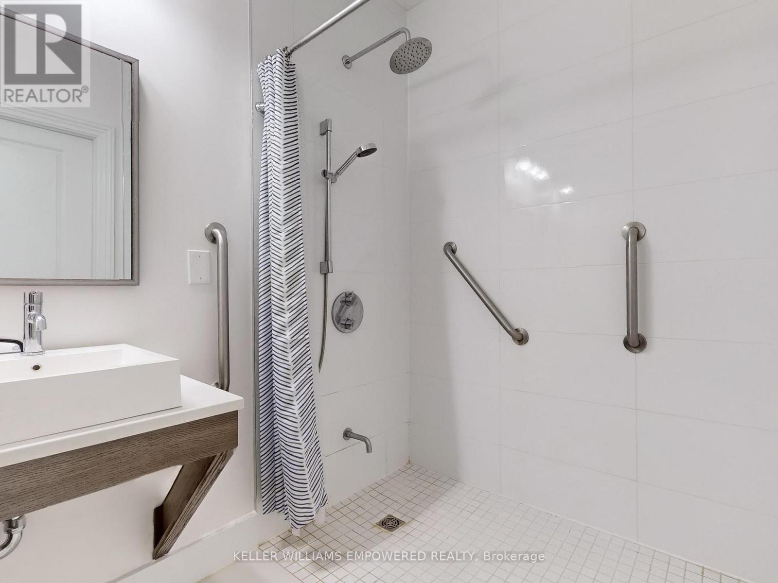 6 Macleod Estate Court, Richmond Hill, Ontario  L4E 0B1 - Photo 20 - N12770824