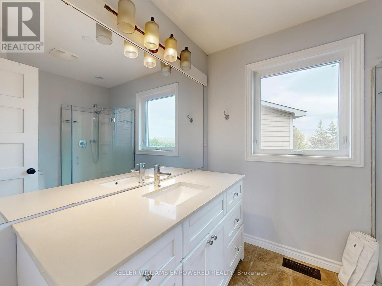 8 Macleod Estate Court, Richmond Hill, Ontario  L4E 0B1 - Photo 39 - N12770826