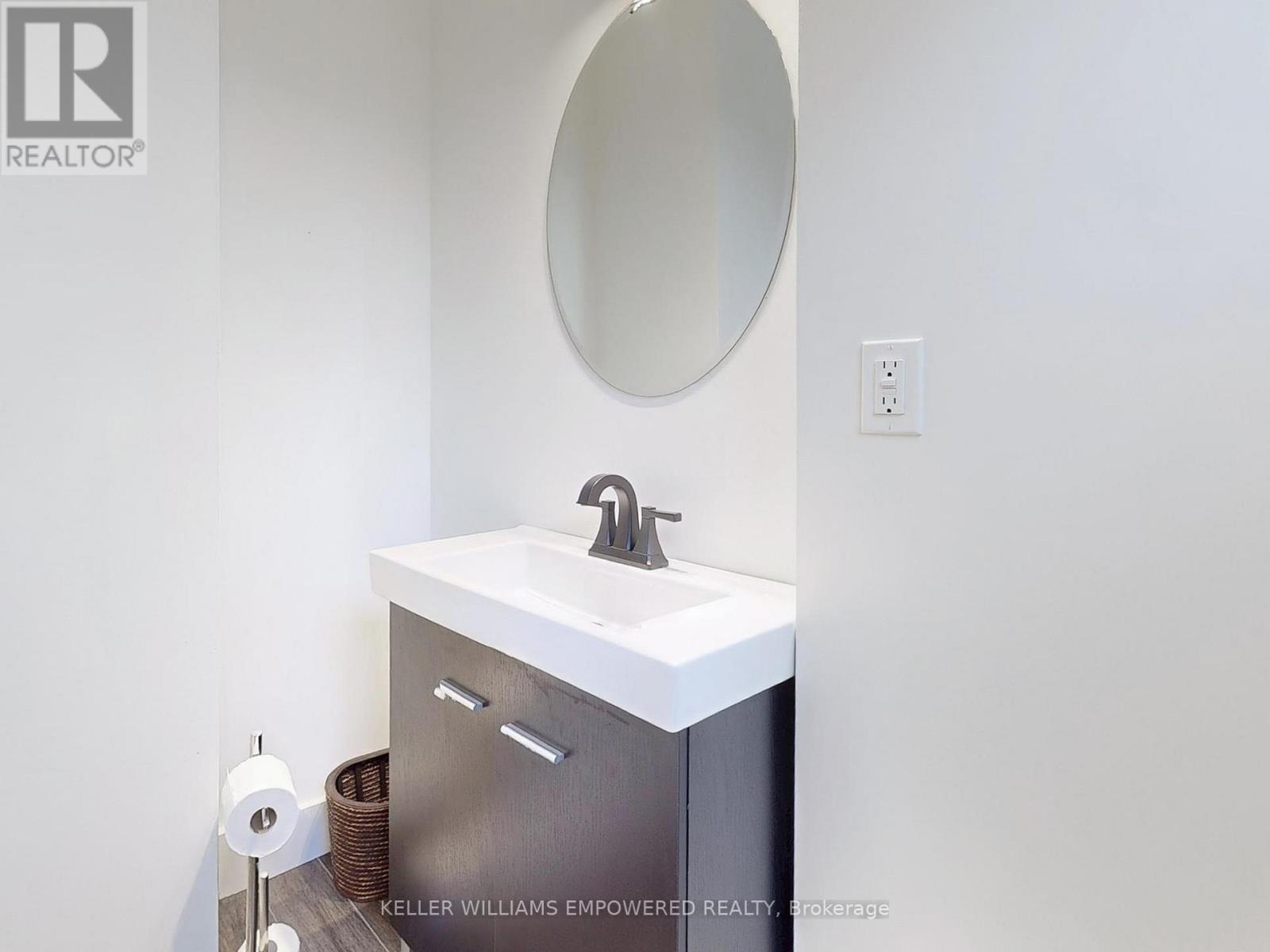 8 Macleod Estate Court, Richmond Hill, Ontario  L4E 0B1 - Photo 7 - N12770826