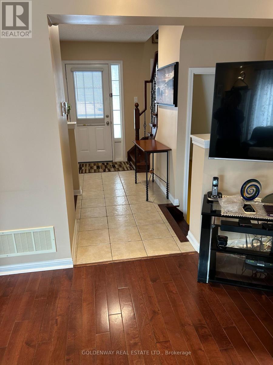 127 Miltrose Crescent, Whitchurch-Stouffville, Ontario  L4A 0R2 - Photo 3 - N12770956