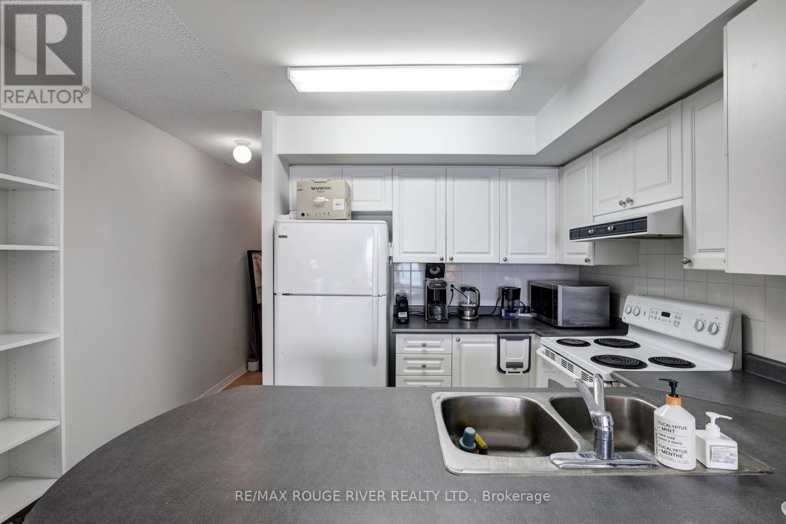 1008 - 11 Oneida Crescent, Richmond Hill, Ontario  L4B 0A1 - Photo 9 - N12770972