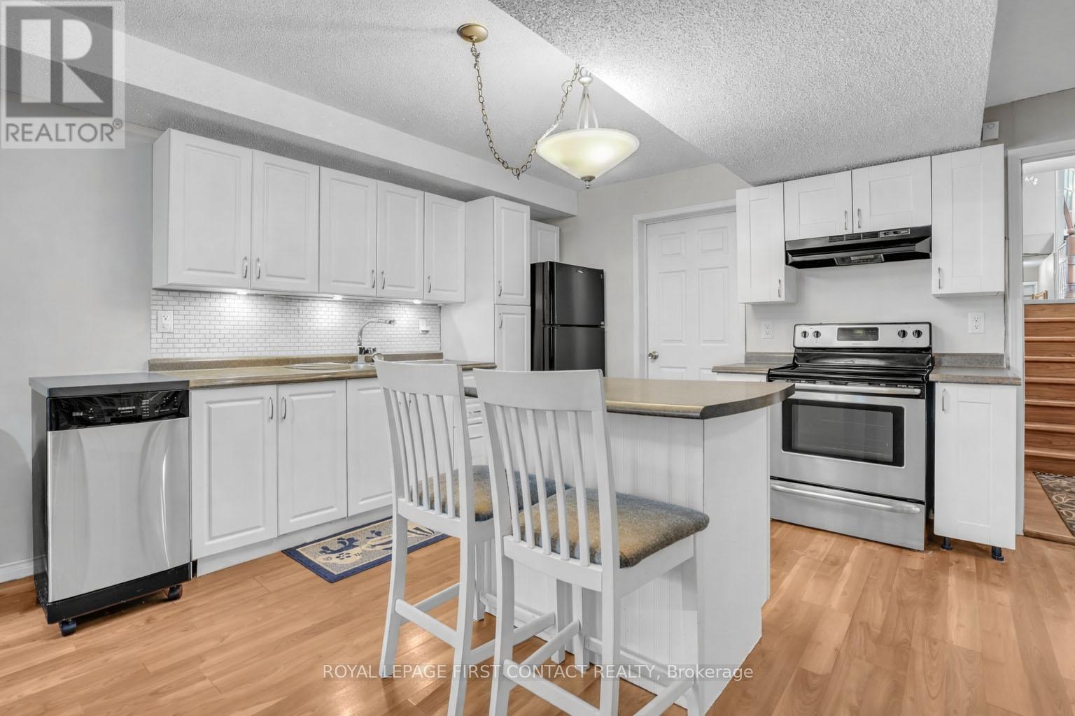 28 Hewitt Place, Barrie (Georgian Drive), Ontario  L4M 7B3 - Photo 18 - S12770876