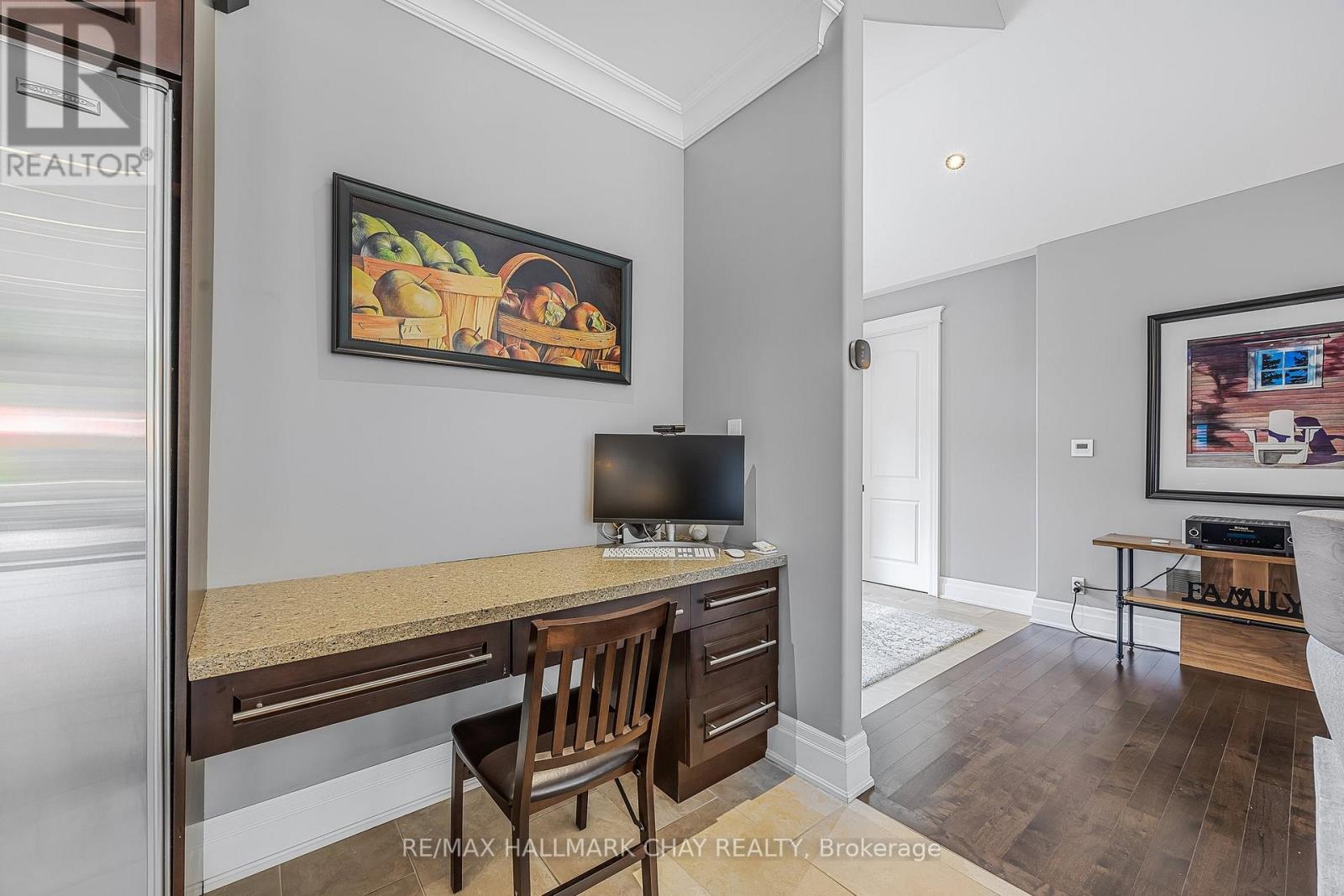 36 Lilac Lane, Springwater (Midhurst), Ontario  L9X 0N4 - Photo 13 - S12770912