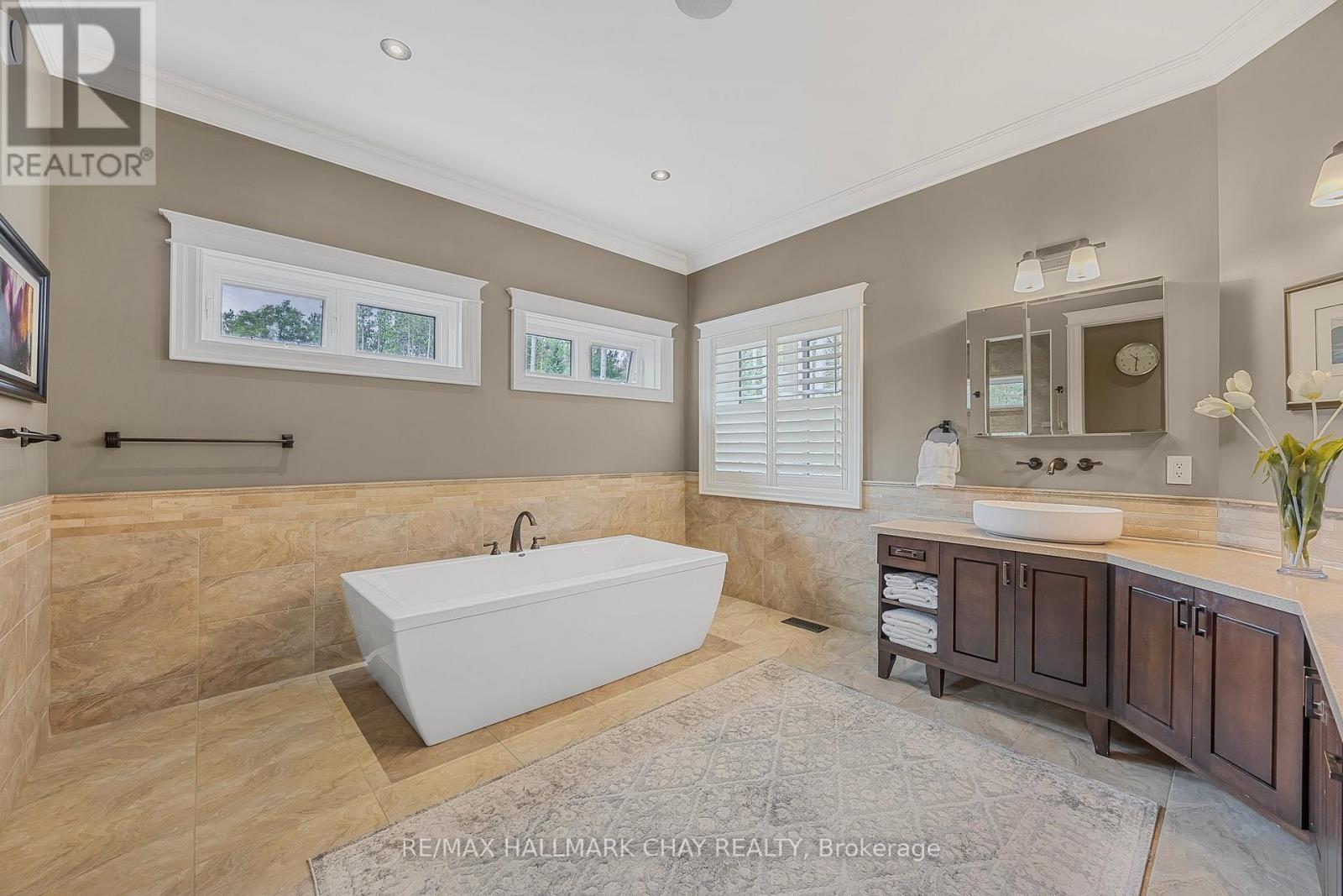 36 Lilac Lane, Springwater (Midhurst), Ontario  L9X 0N4 - Photo 17 - S12770912