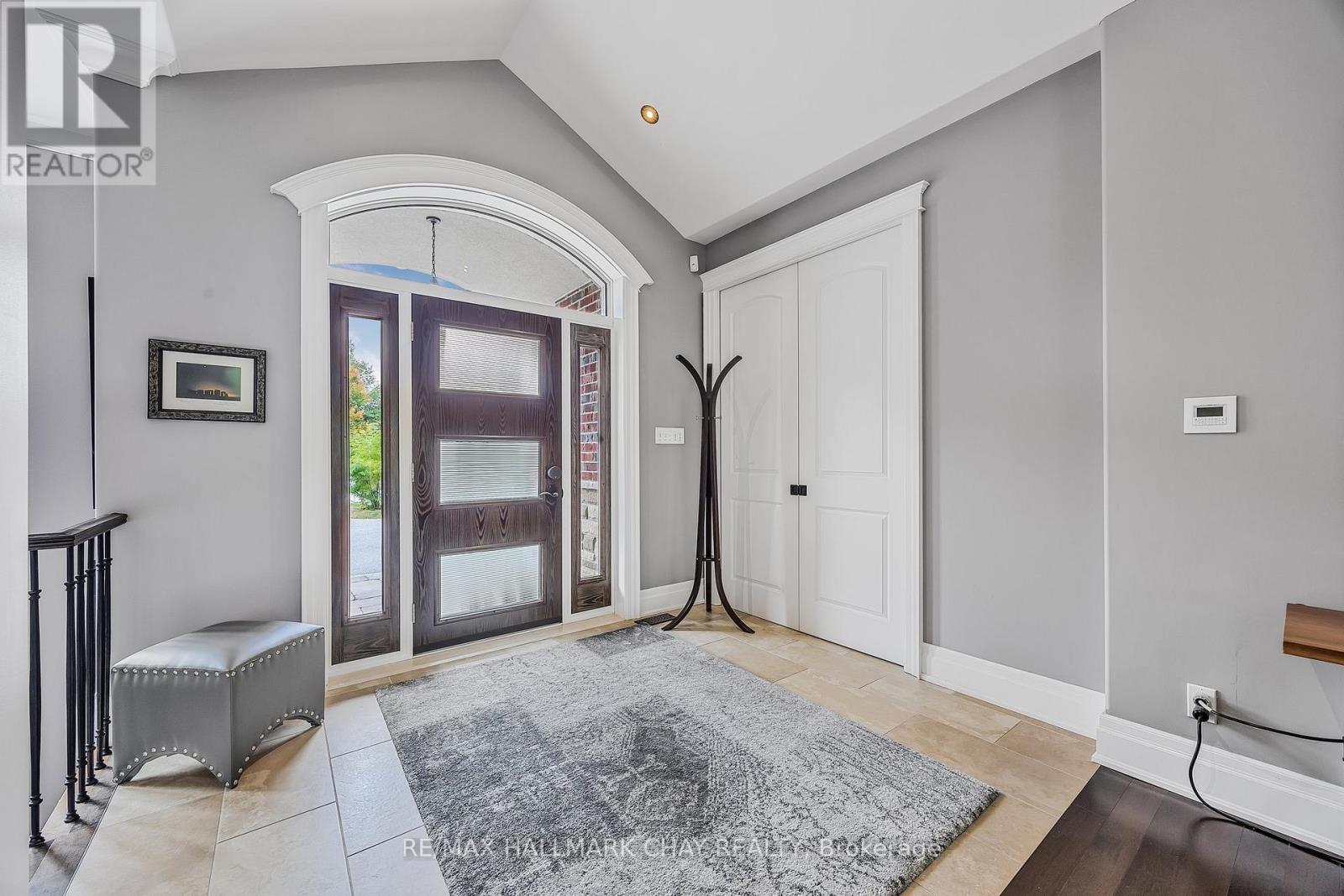 36 Lilac Lane, Springwater (Midhurst), Ontario  L9X 0N4 - Photo 3 - S12770912