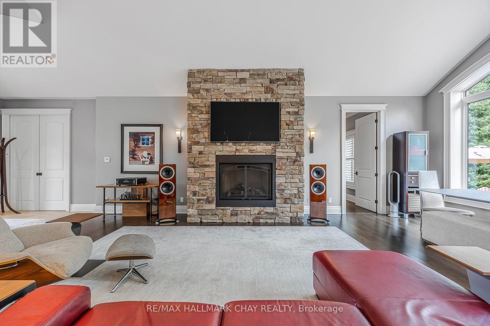 36 Lilac Lane, Springwater (Midhurst), Ontario  L9X 0N4 - Photo 6 - S12770912