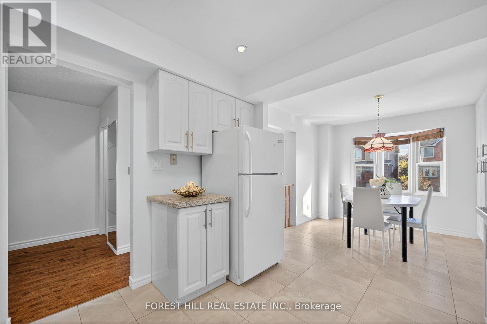 38 Carnival Court, Toronto, Ontario  M2R 3T8 - Photo 6 - C12552348