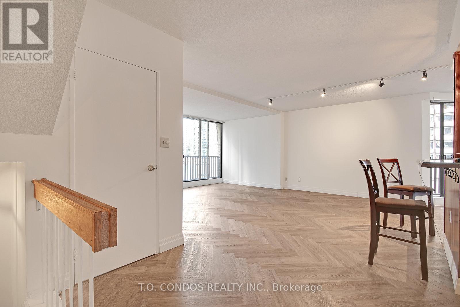 839 - 33 Harbour Square, Toronto, Ontario  M5J 2G2 - Photo 3 - C12770142