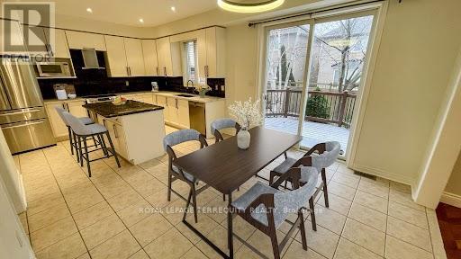 2089 Blackforest Crescent, Oakville, Ontario  L6M 4T5 - Photo 10 - W12770786