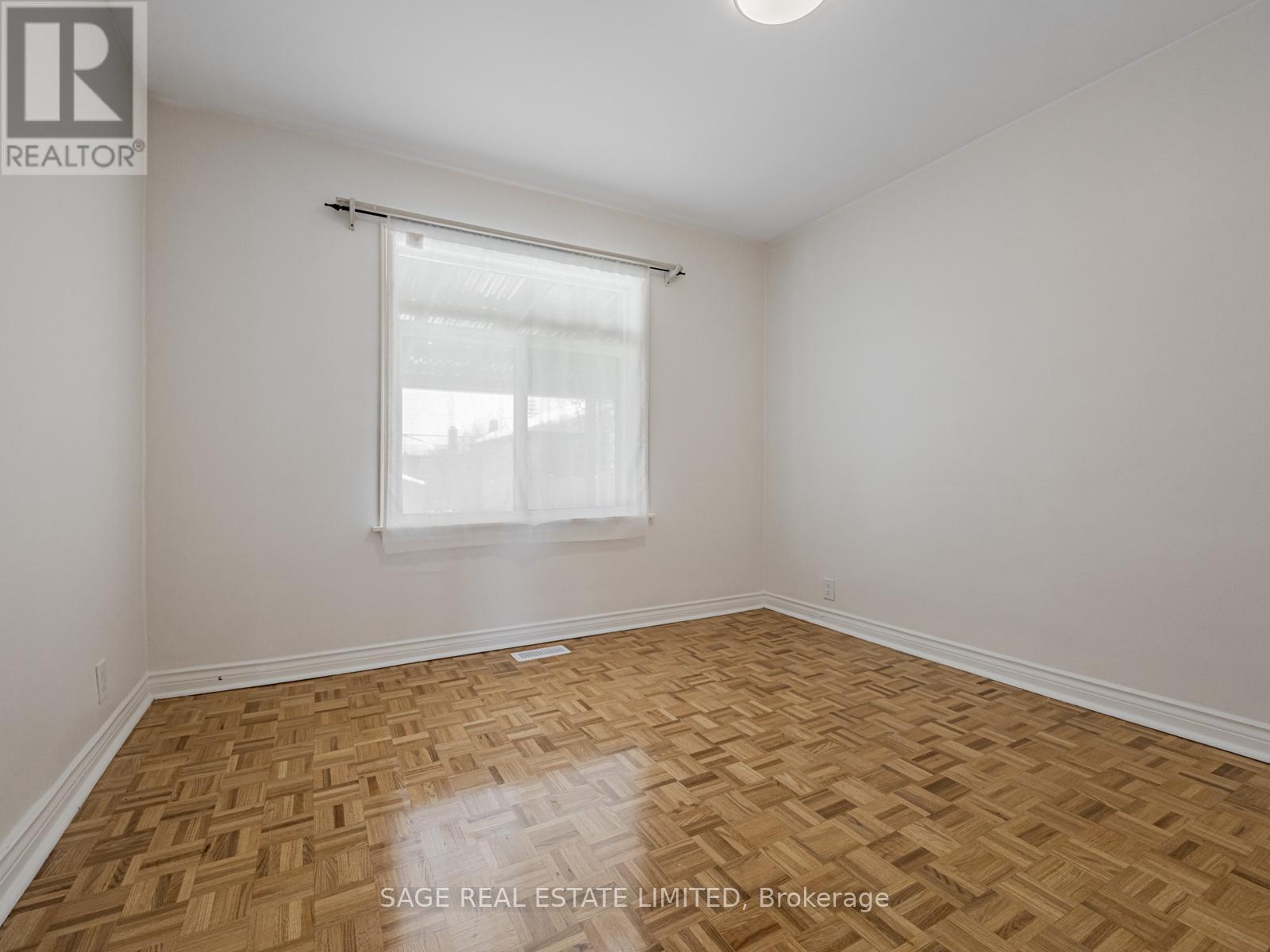 521 Glen Park Avenue, Toronto, Ontario  M6B 2G2 - Photo 14 - W12770788