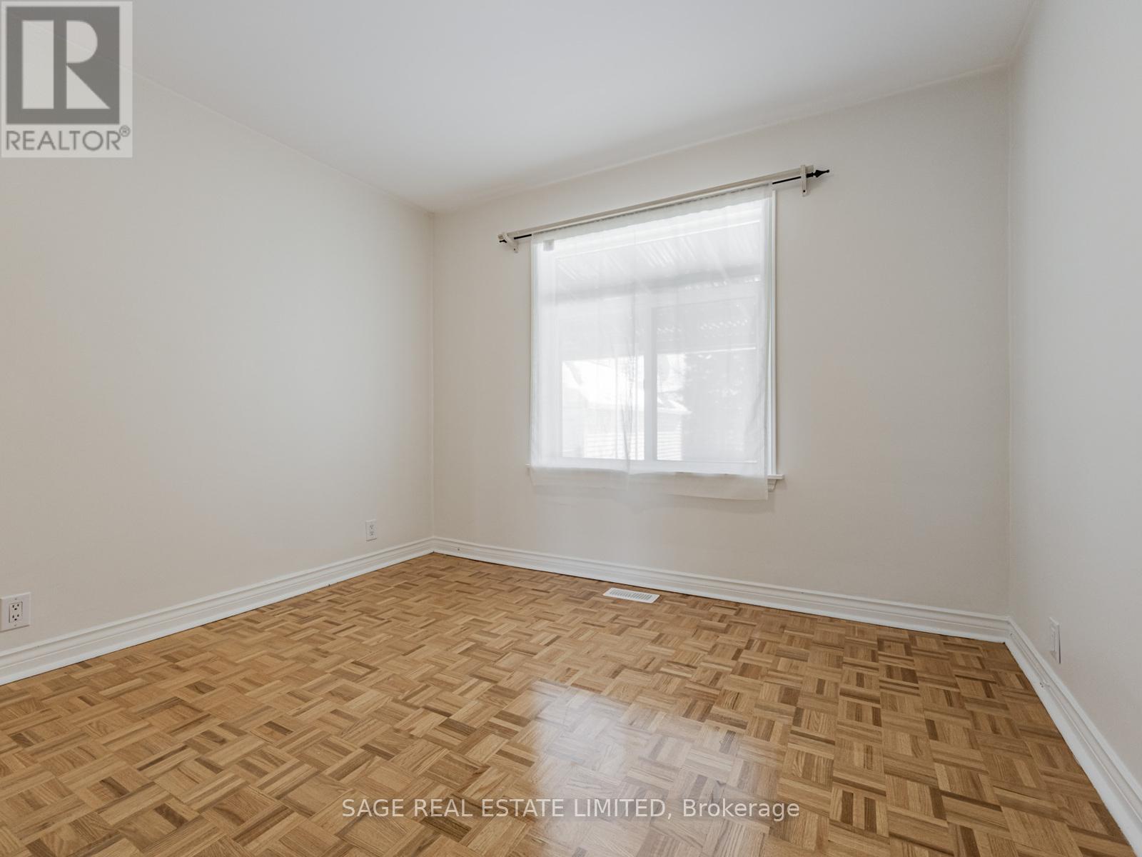 521 Glen Park Avenue, Toronto, Ontario  M6B 2G2 - Photo 15 - W12770788