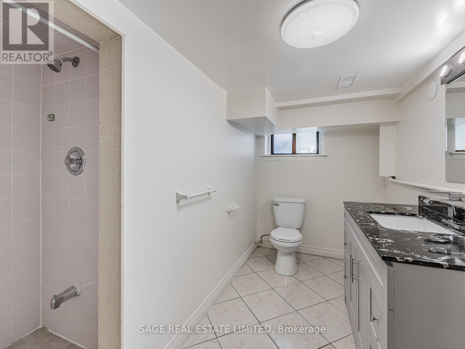 521 Glen Park Avenue, Toronto, Ontario  M6B 2G2 - Photo 18 - W12770788