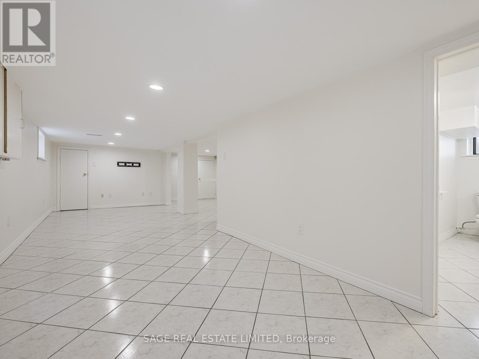 521 Glen Park Avenue, Toronto, Ontario  M6B 2G2 - Photo 20 - W12770788