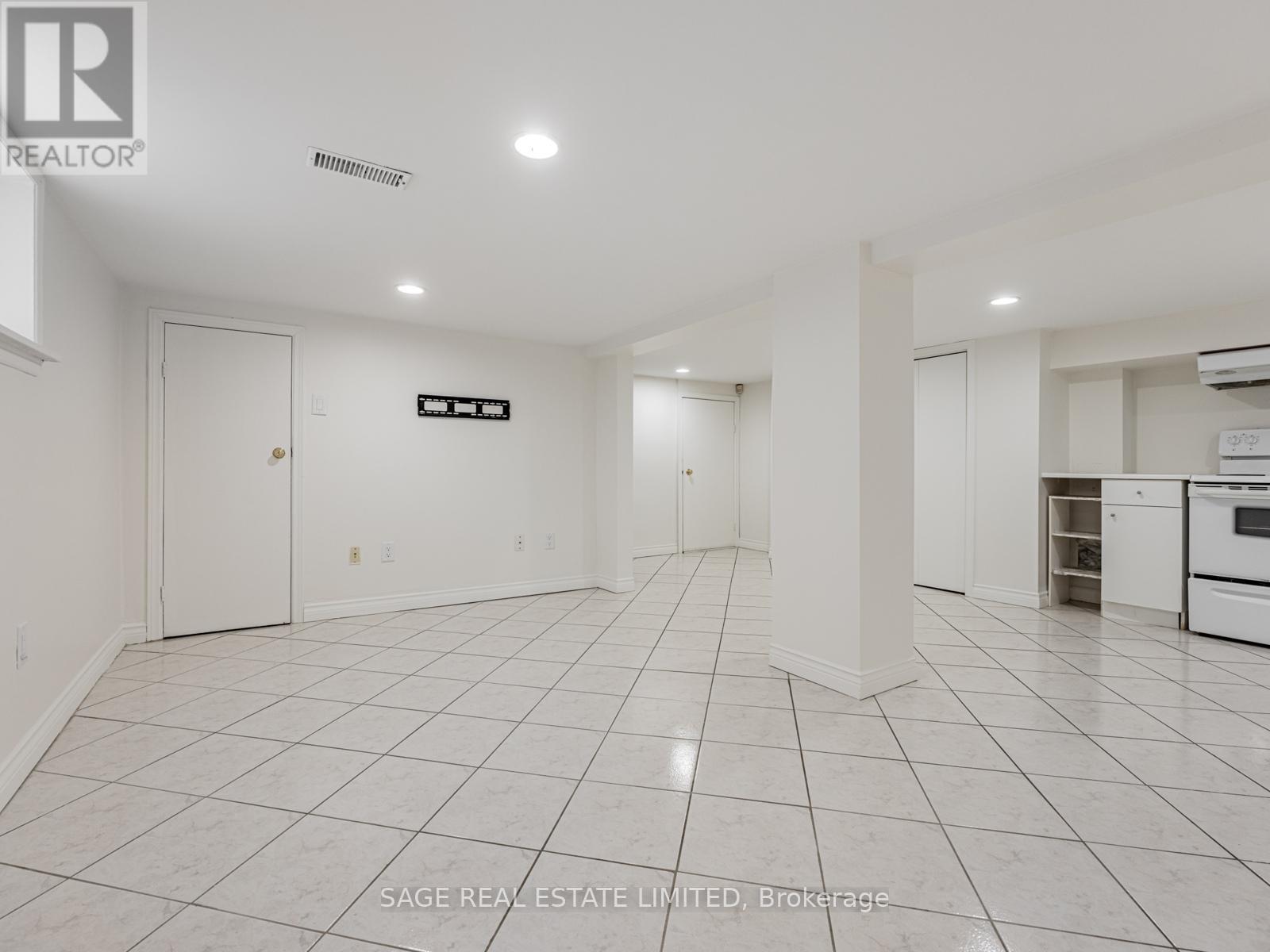 521 Glen Park Avenue, Toronto, Ontario  M6B 2G2 - Photo 21 - W12770788