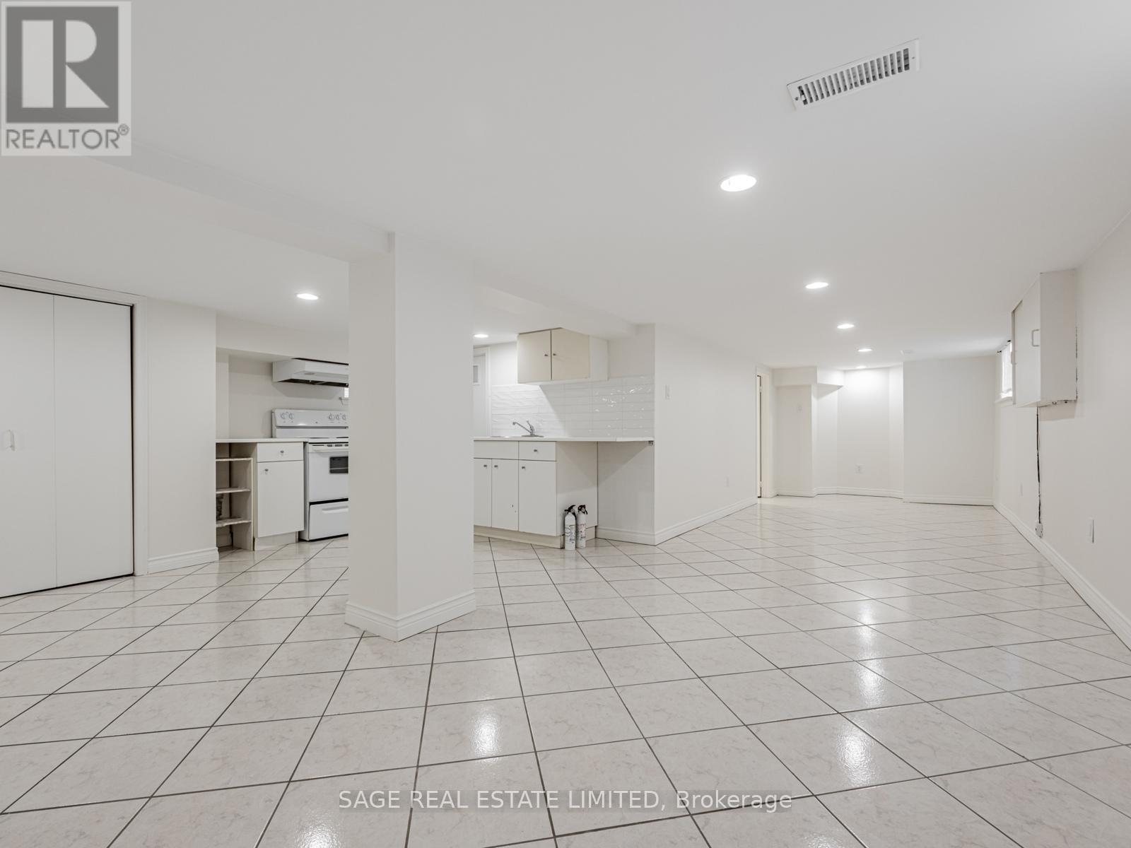 521 Glen Park Avenue, Toronto, Ontario  M6B 2G2 - Photo 22 - W12770788