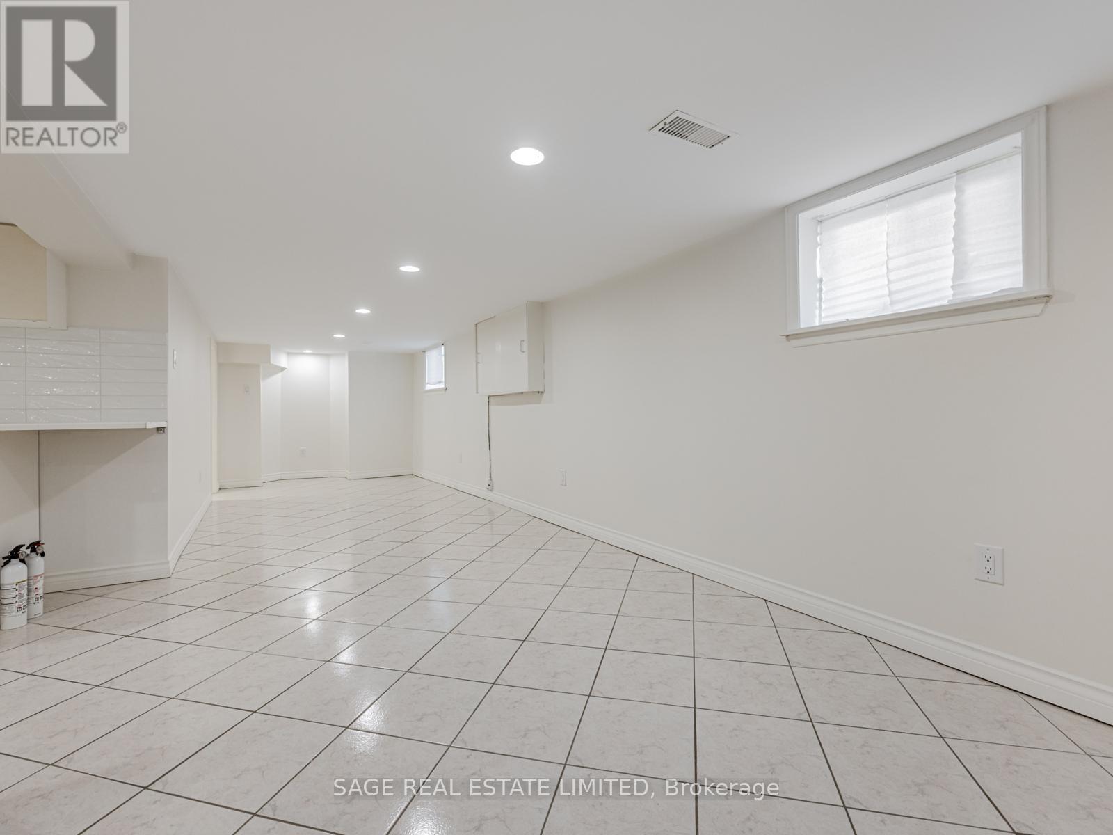 521 Glen Park Avenue, Toronto, Ontario  M6B 2G2 - Photo 23 - W12770788