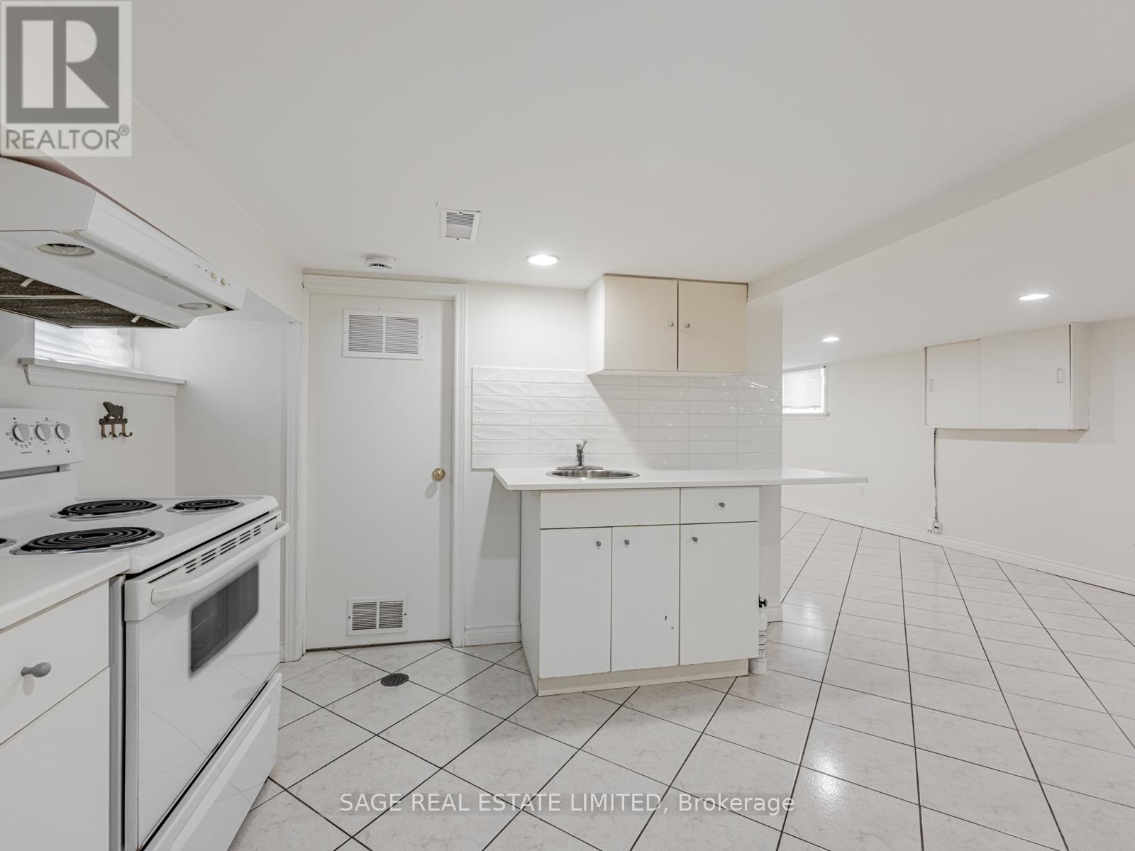 521 Glen Park Avenue, Toronto, Ontario  M6B 2G2 - Photo 25 - W12770788