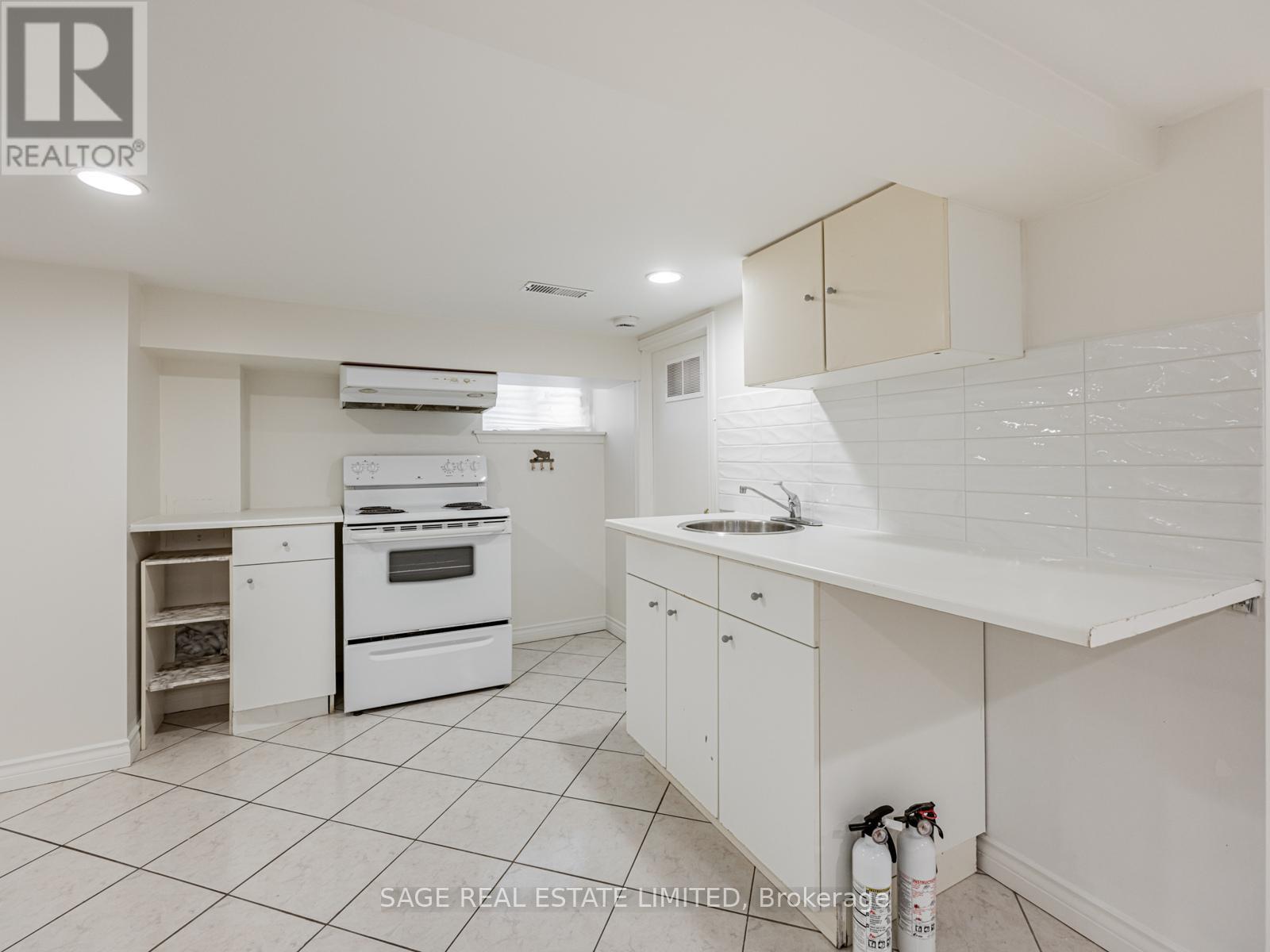 521 Glen Park Avenue, Toronto, Ontario  M6B 2G2 - Photo 26 - W12770788