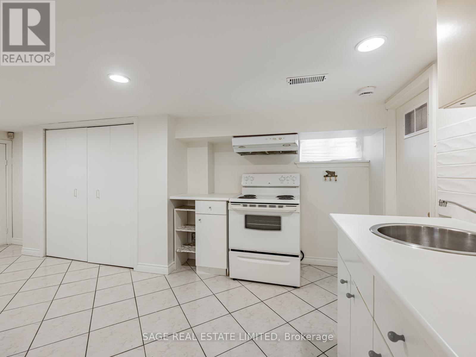 521 Glen Park Avenue, Toronto, Ontario  M6B 2G2 - Photo 27 - W12770788