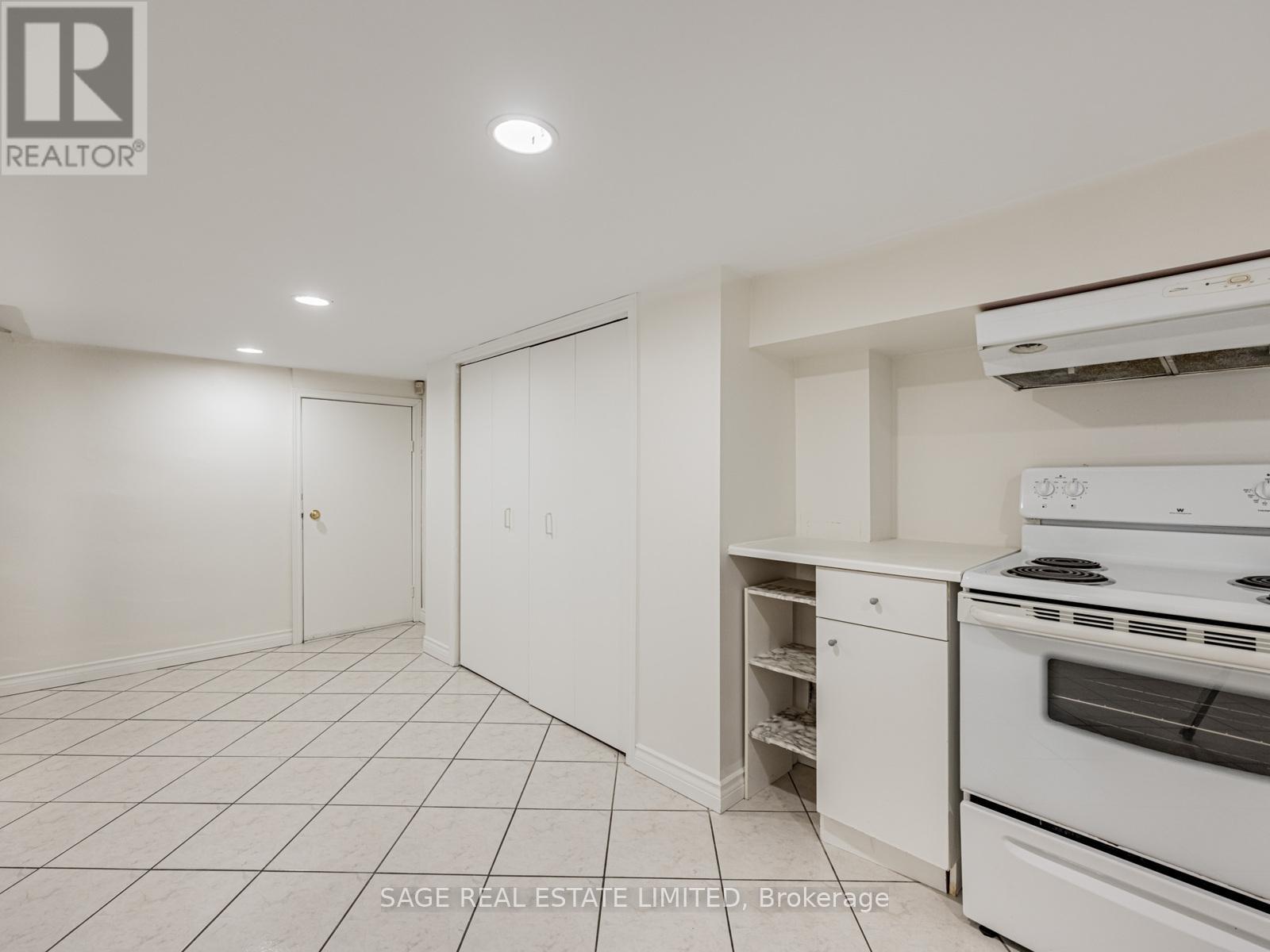 521 Glen Park Avenue, Toronto, Ontario  M6B 2G2 - Photo 28 - W12770788