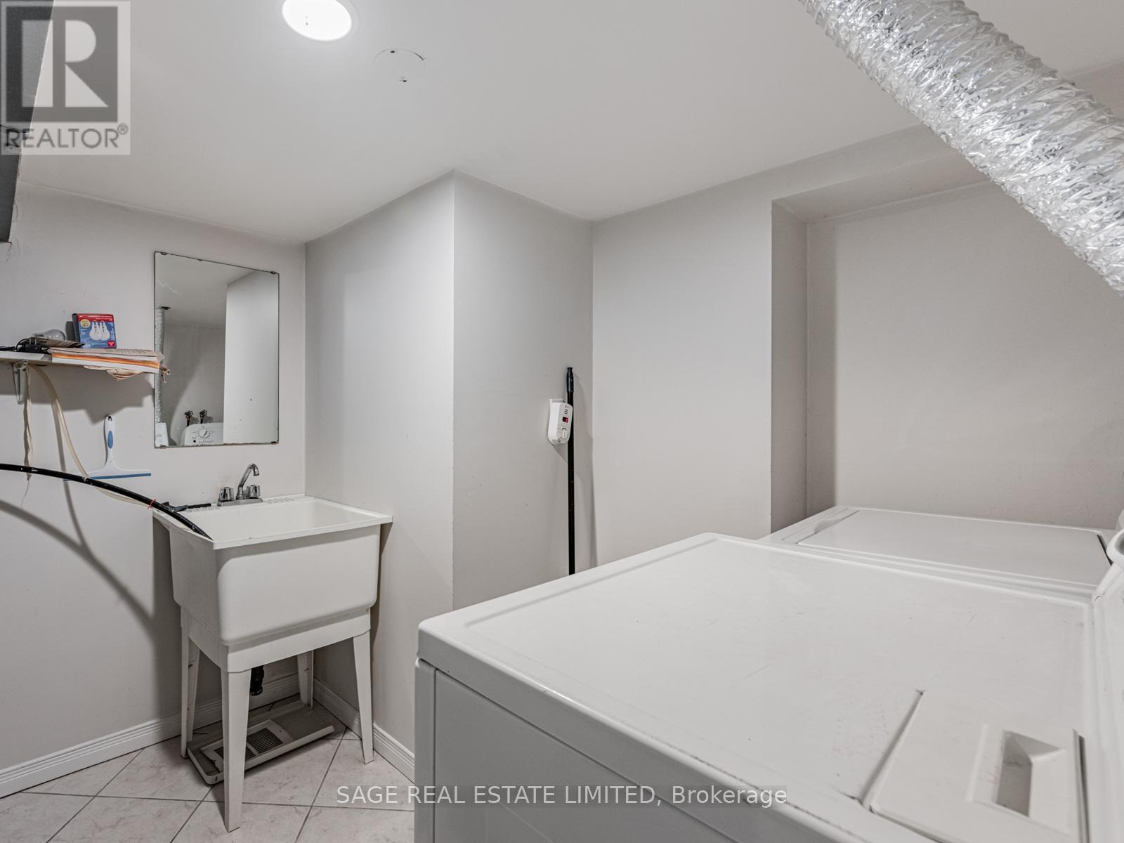 521 Glen Park Avenue, Toronto, Ontario  M6B 2G2 - Photo 31 - W12770788