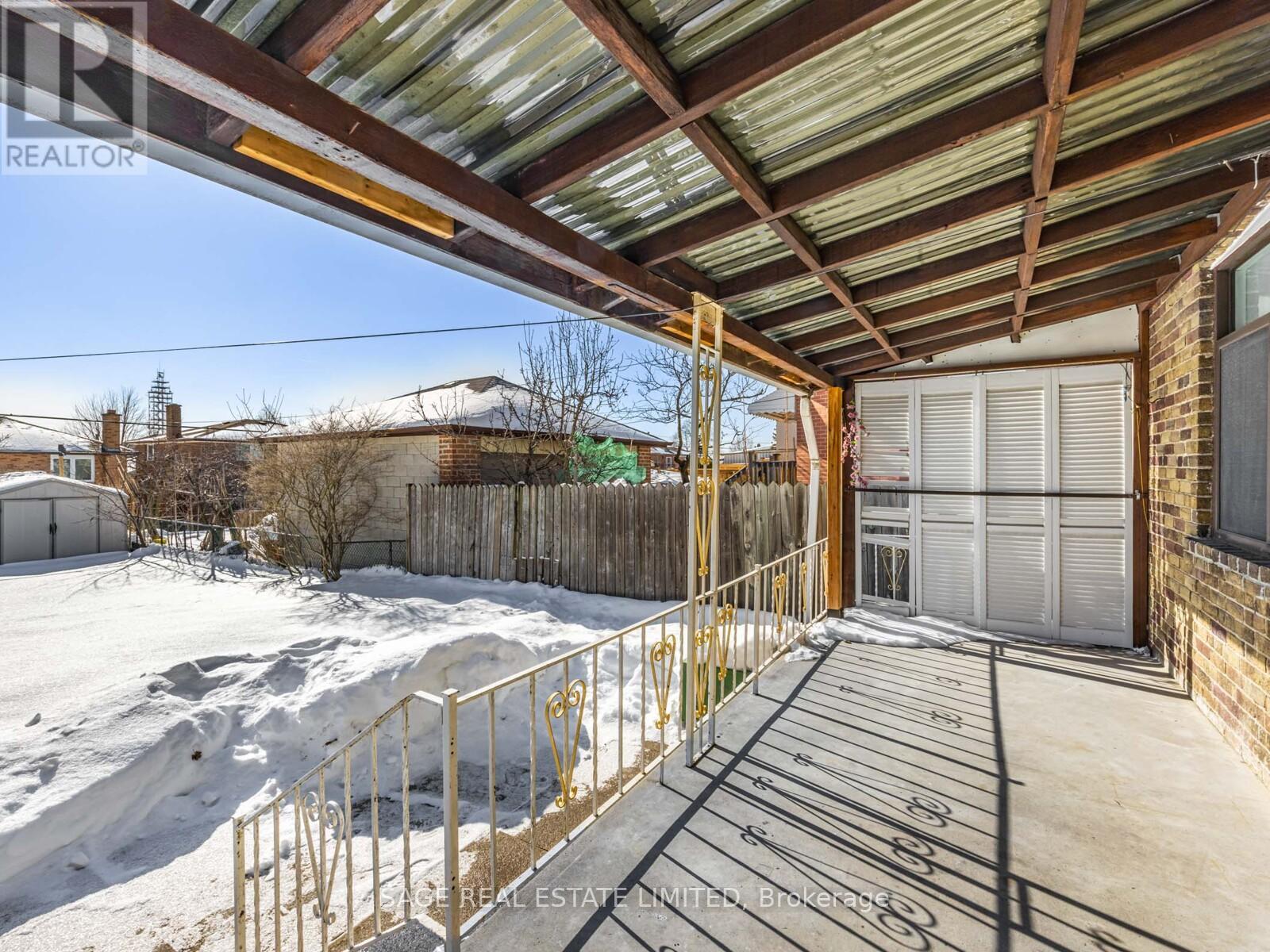 521 Glen Park Avenue, Toronto, Ontario  M6B 2G2 - Photo 32 - W12770788