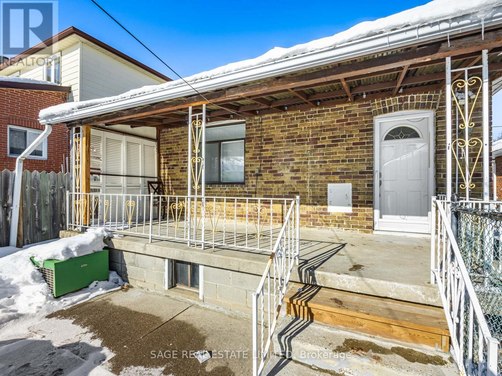 521 Glen Park Avenue, Toronto, Ontario  M6B 2G2 - Photo 33 - W12770788