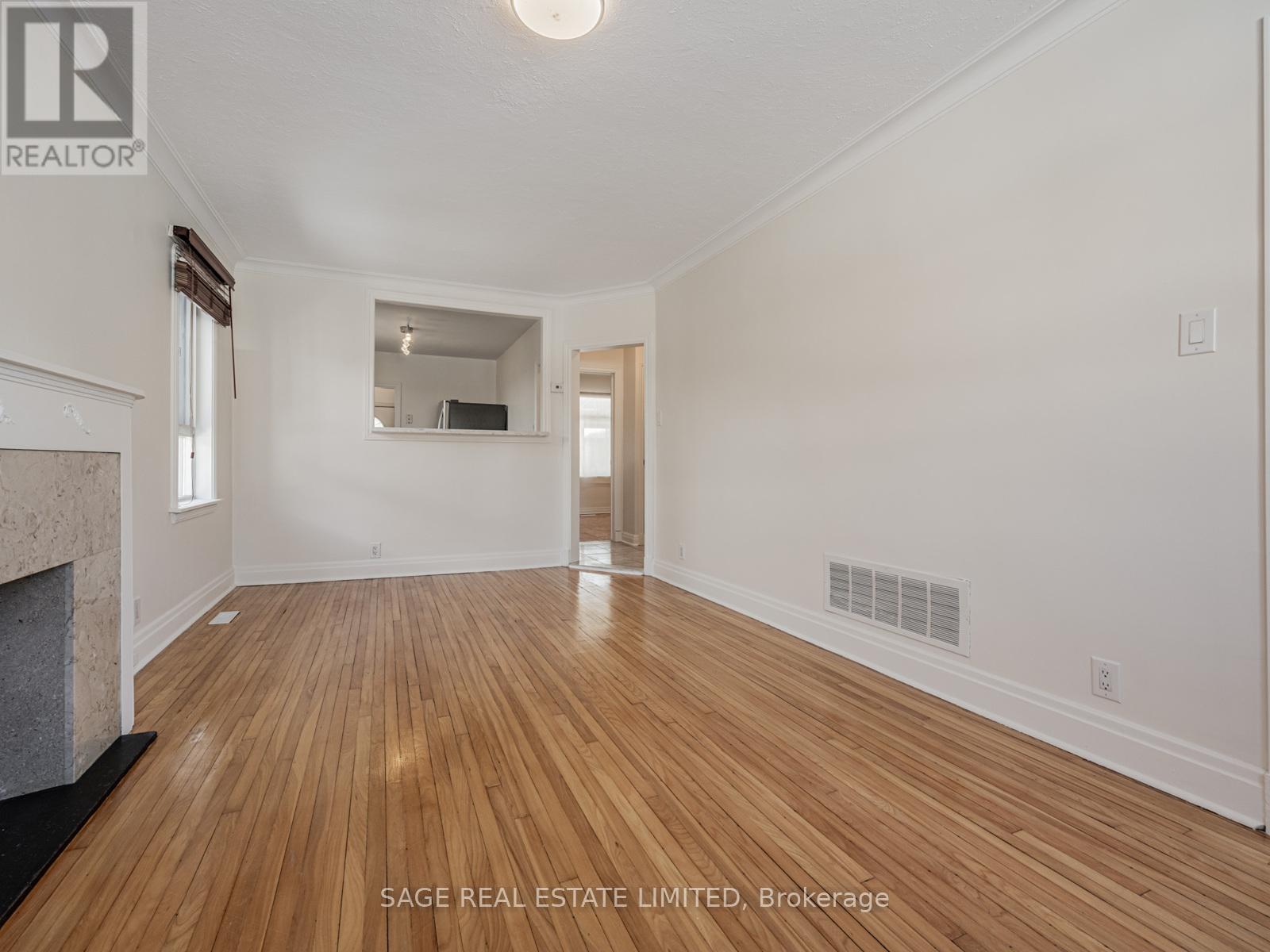 521 Glen Park Avenue, Toronto, Ontario  M6B 2G2 - Photo 5 - W12770788