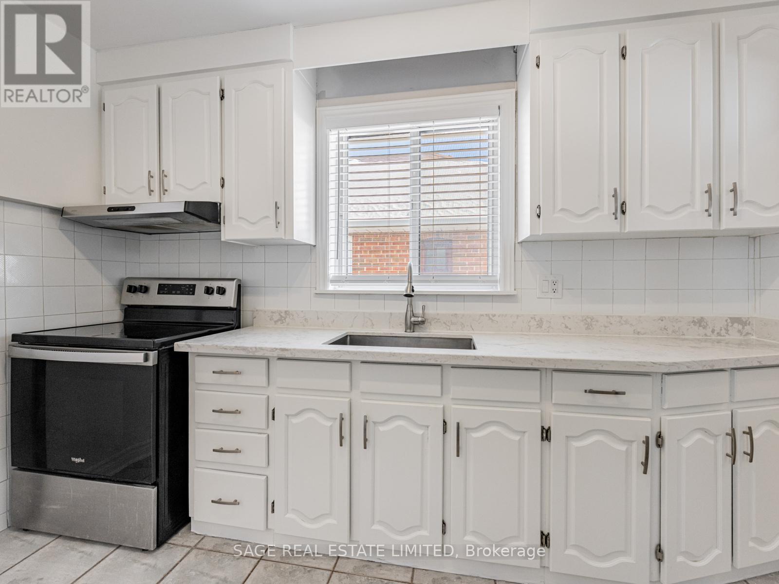 521 Glen Park Avenue, Toronto, Ontario  M6B 2G2 - Photo 9 - W12770788