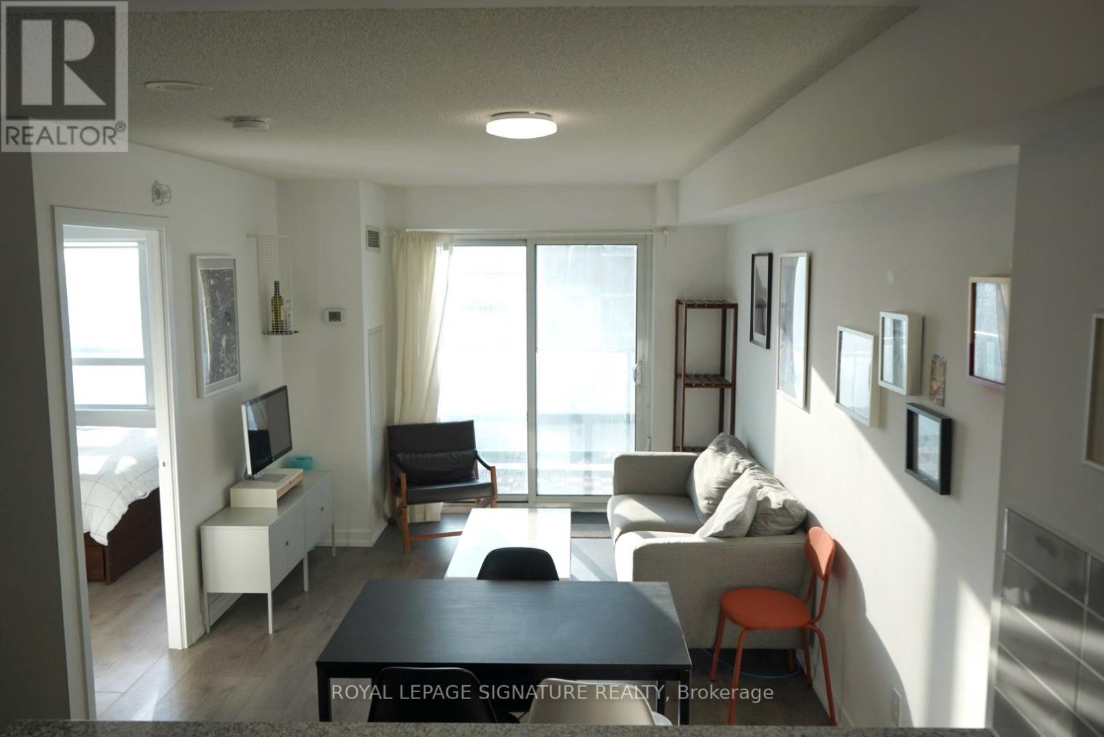 2208 - 1410 Dupont Street, Toronto, Ontario  M6H 2B1 - Photo 5 - W12770790