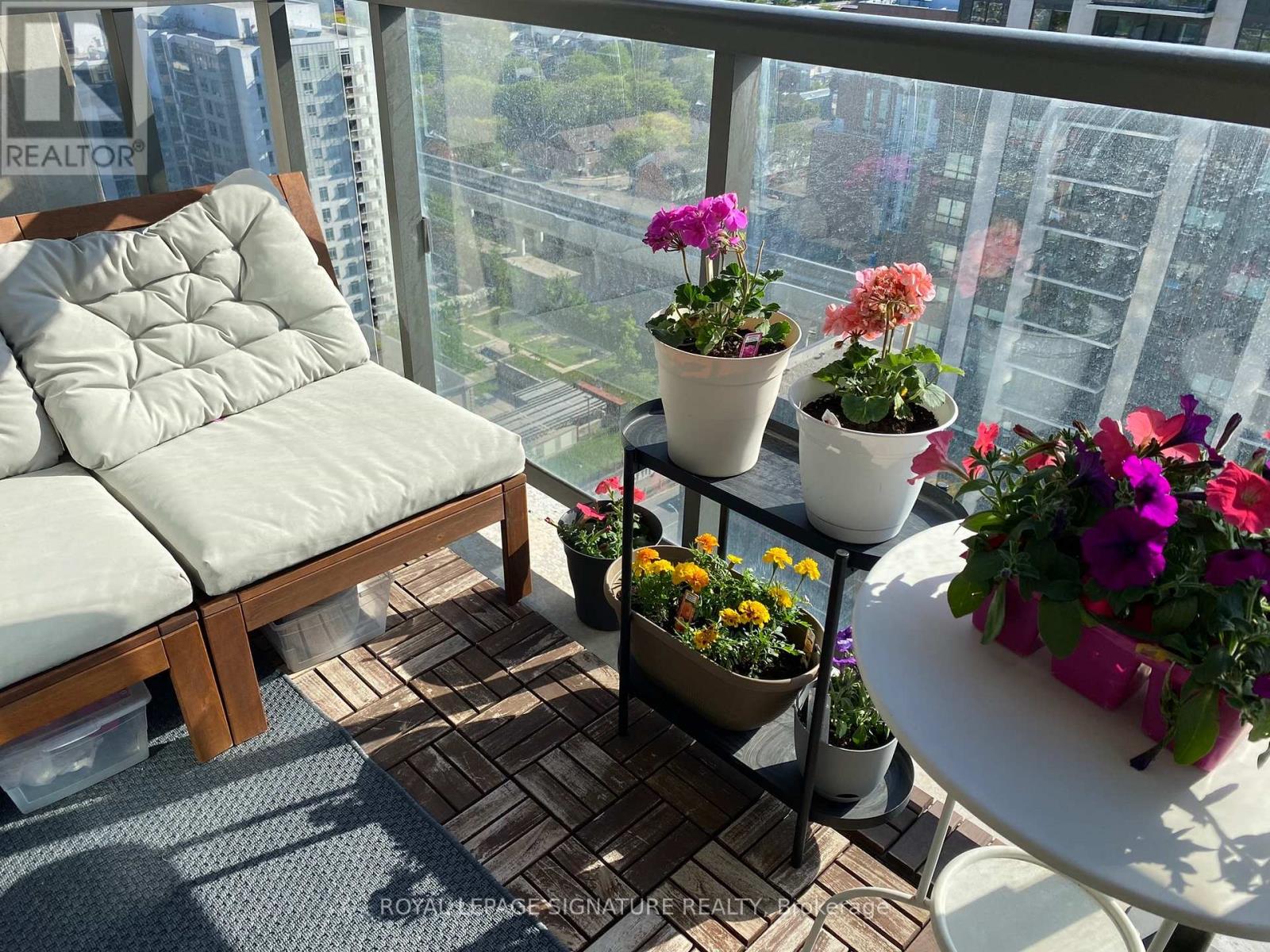 2208 - 1410 Dupont Street, Toronto, Ontario  M6H 2B1 - Photo 6 - W12770790