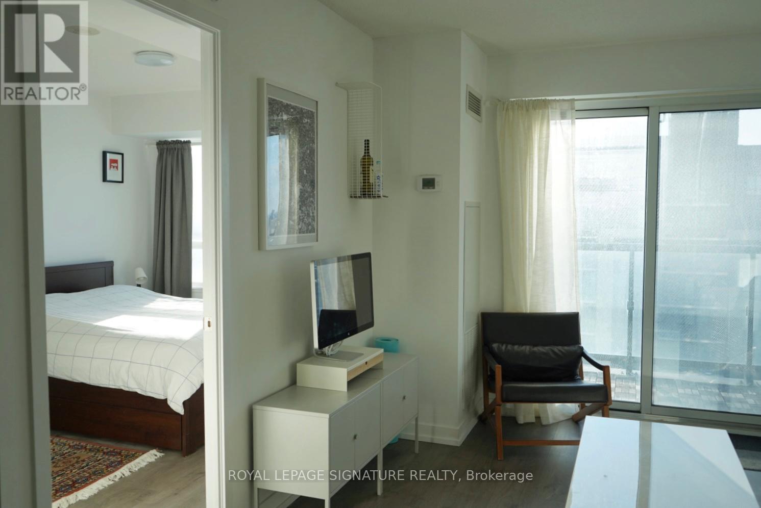 2208 - 1410 Dupont Street, Toronto, Ontario  M6H 2B1 - Photo 8 - W12770790