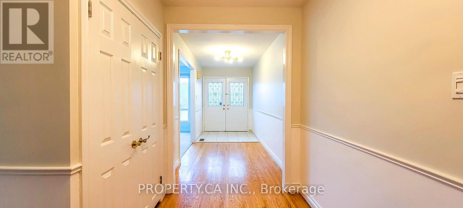 3601 Golden Orchard Drive, Mississauga, Ontario  L4Y 3H9 - Photo 3 - W12770798