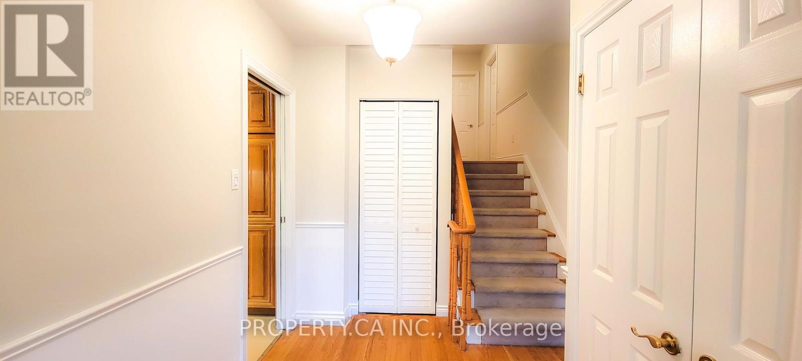 3601 Golden Orchard Drive, Mississauga, Ontario  L4Y 3H9 - Photo 5 - W12770798