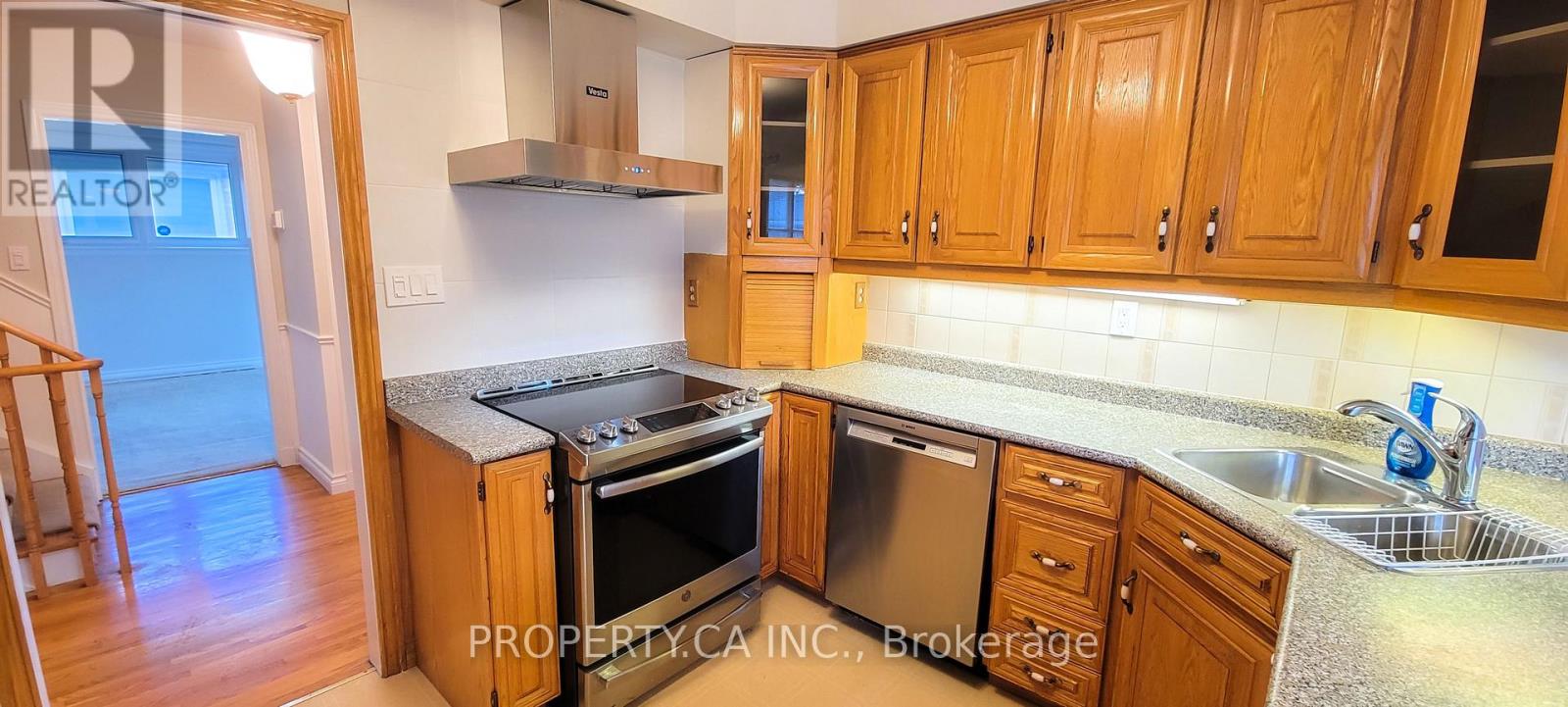 3601 Golden Orchard Drive, Mississauga, Ontario  L4Y 3H9 - Photo 7 - W12770798