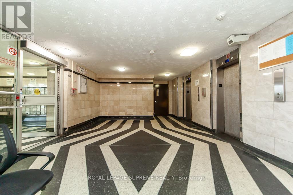 908 - 940 Caledonia Road, Toronto, Ontario  M6B 3Y4 - Photo 7 - W12770818