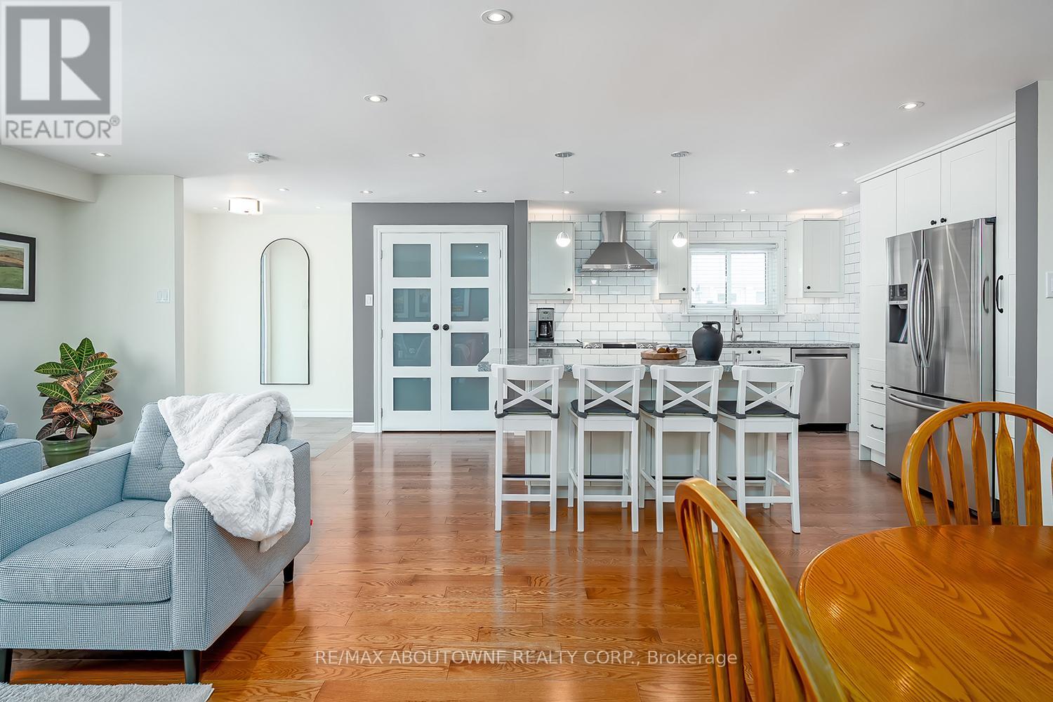 2348 Devon Road, Oakville, Ontario  L6J 5R5 - Photo 19 - W12770832