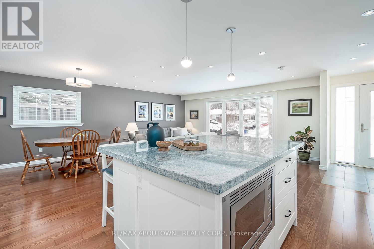 2348 Devon Road, Oakville, Ontario  L6J 5R5 - Photo 20 - W12770832