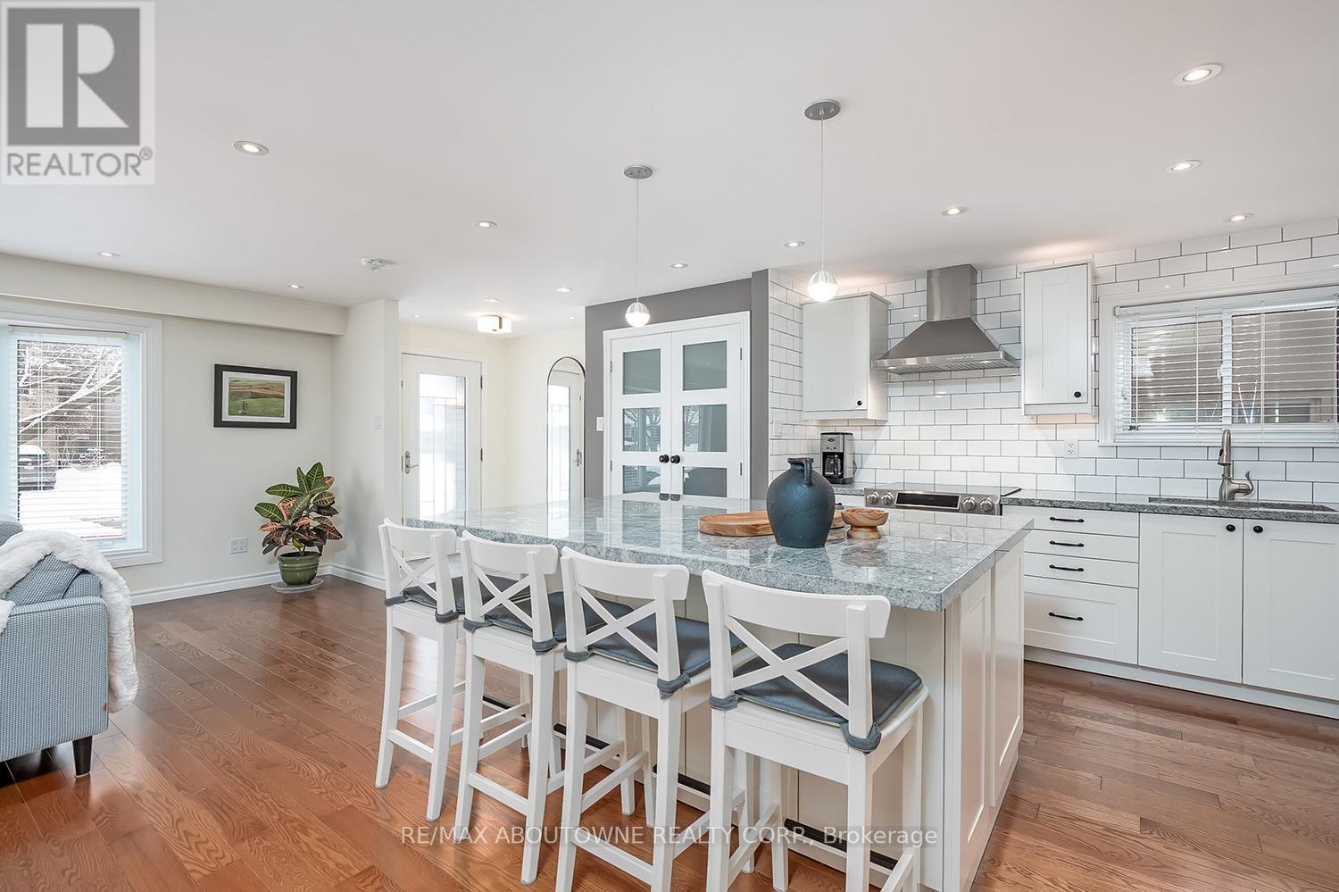 2348 Devon Road, Oakville, Ontario  L6J 5R5 - Photo 21 - W12770832