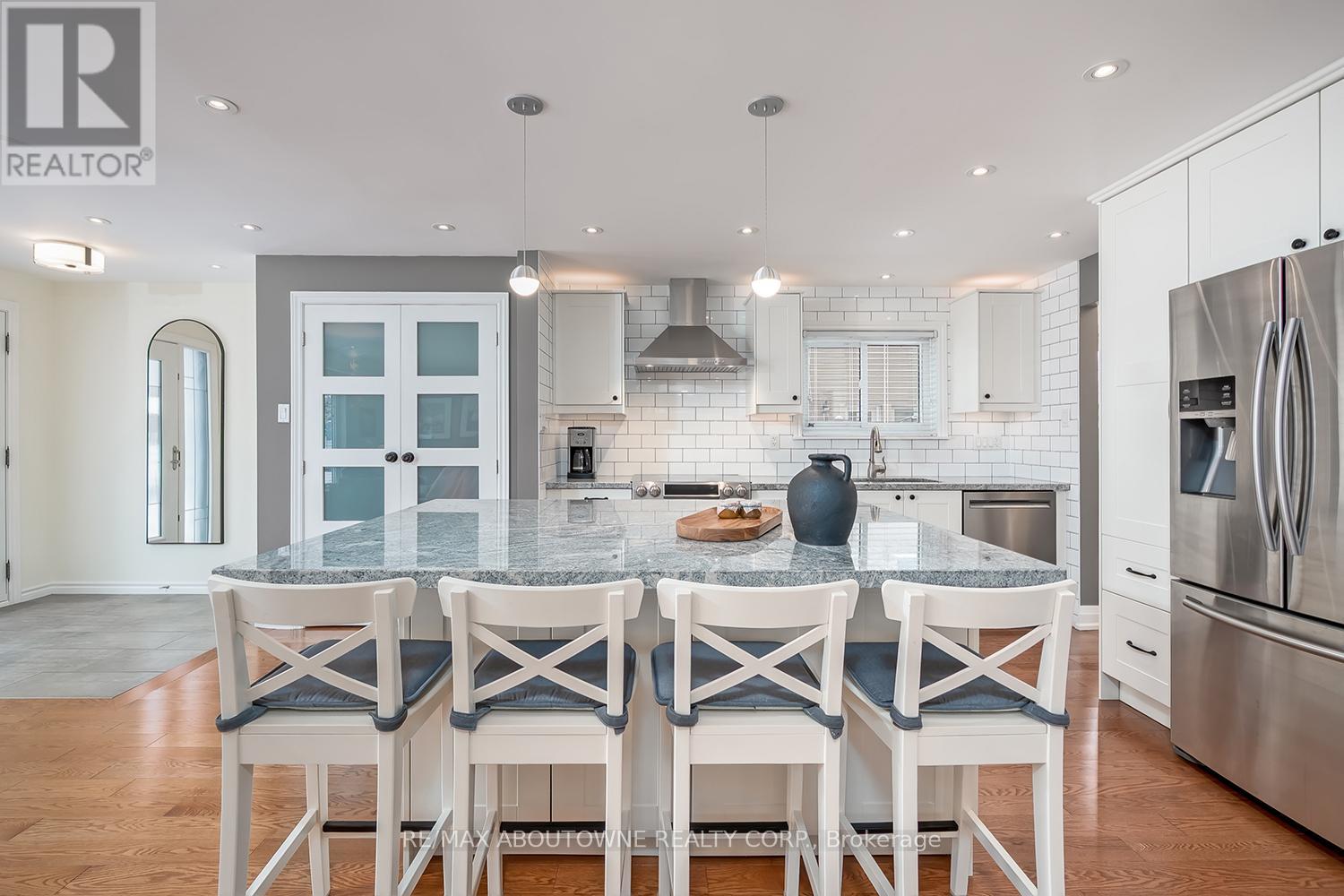 2348 Devon Road, Oakville, Ontario  L6J 5R5 - Photo 22 - W12770832