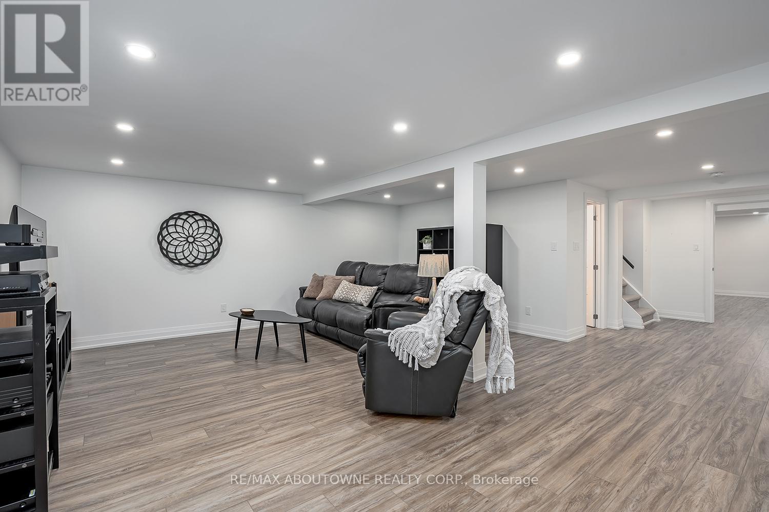 2348 Devon Road, Oakville, Ontario  L6J 5R5 - Photo 37 - W12770832