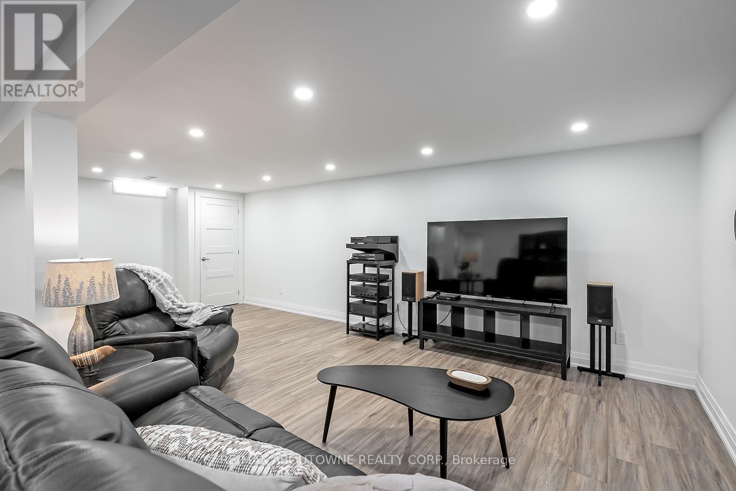 2348 Devon Road, Oakville, Ontario  L6J 5R5 - Photo 39 - W12770832